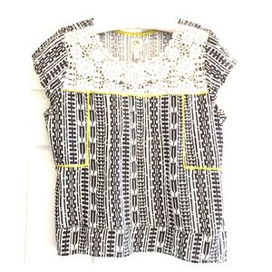 Casual top with pretty lace collar